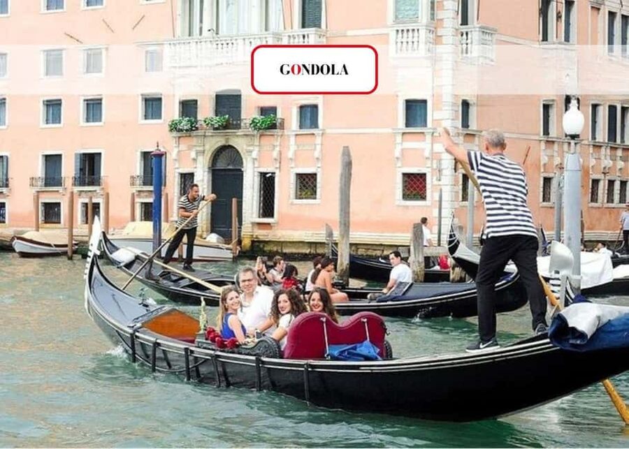 Venice: Grand Canal by Gondola with Live Commentary - A gondola ride with more than a photo stop
