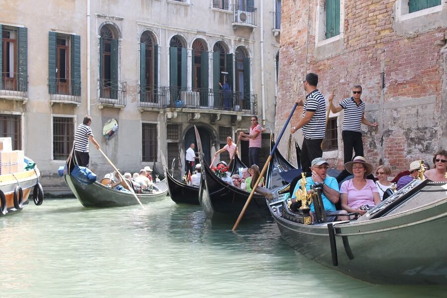 Venice: Grand Canal by Gondola with Live Commentary - Starting near Campo San Moisè