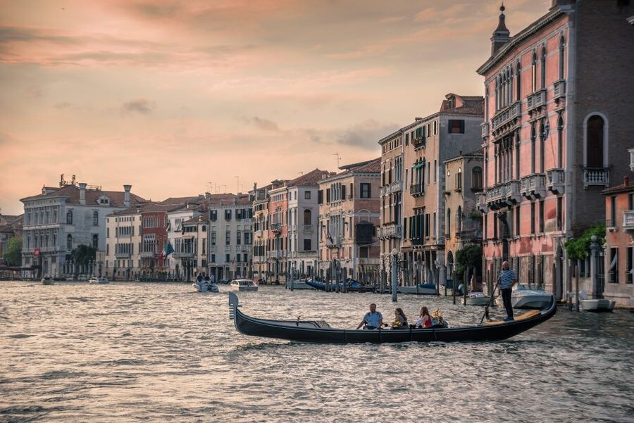 Venice: Grand Canal by Gondola with Live Commentary - How the live commentary works