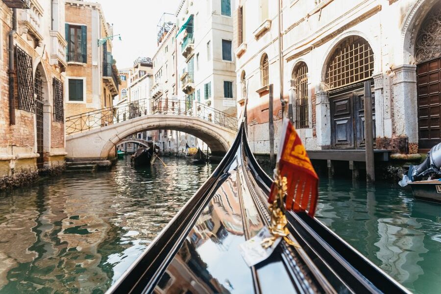 Venice: Grand Canal Gondola Ride with App Commentary - Sharing the gondola and choosing your option