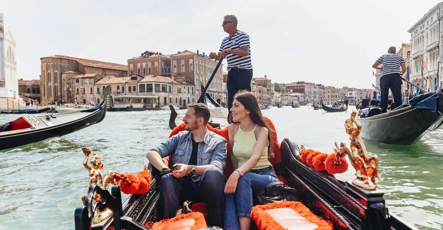 Venice: Grand Canal Gondola Ride with App Commentary - The walking introduction explains the boat first
