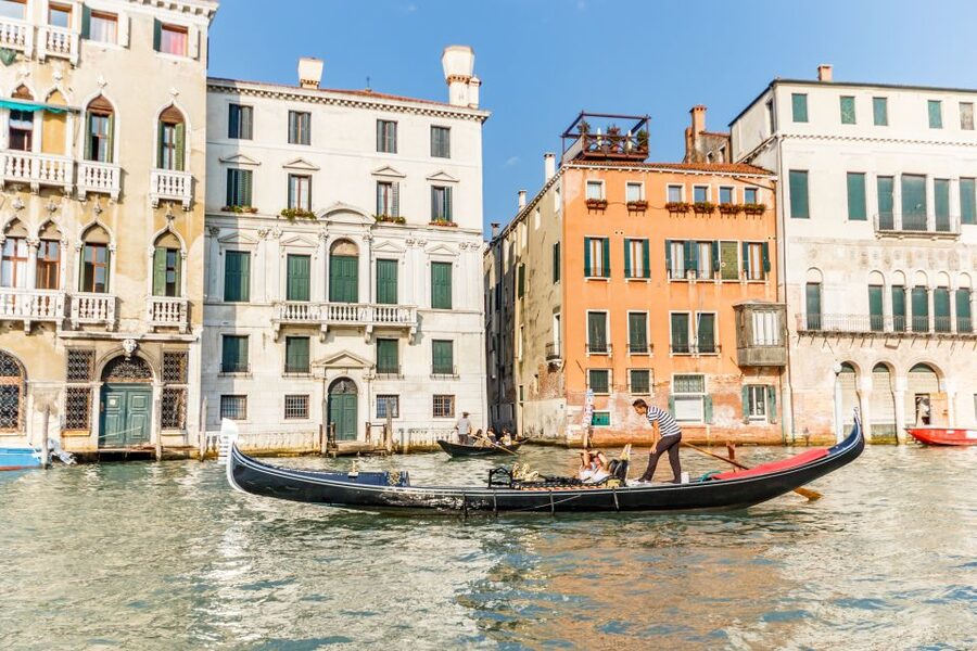 Venice: Grand Canal Private Boat Trip - Guide commentary and the onboard setup