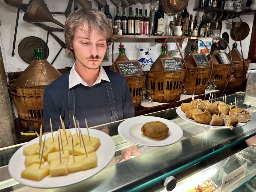 Venice: Guided City Highlights and Street Food Tour - Historic eateries and the cicchetti stops