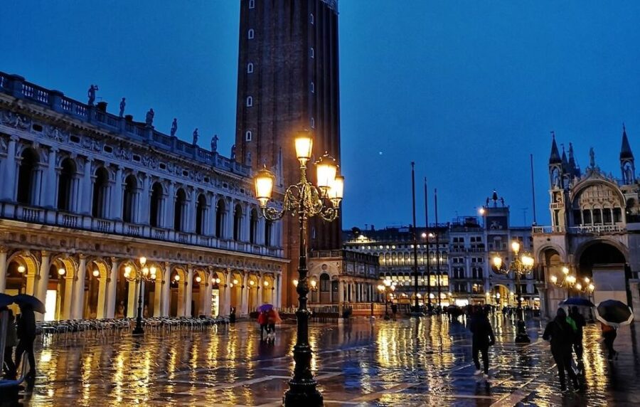 Venice: Guided Night Walking Tour & Saint Mark's Basilica - Key points to know before booking