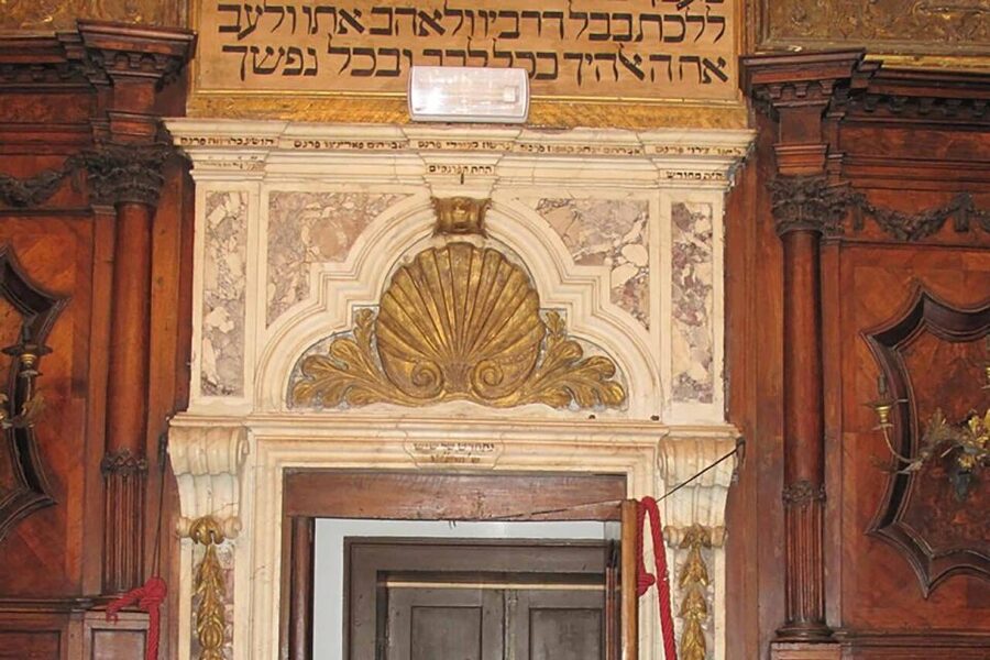Venice: Guided Tour of the Jewish Ghetto and Synagogue Visit - The Spanish Synagogue’s study rooms and collections