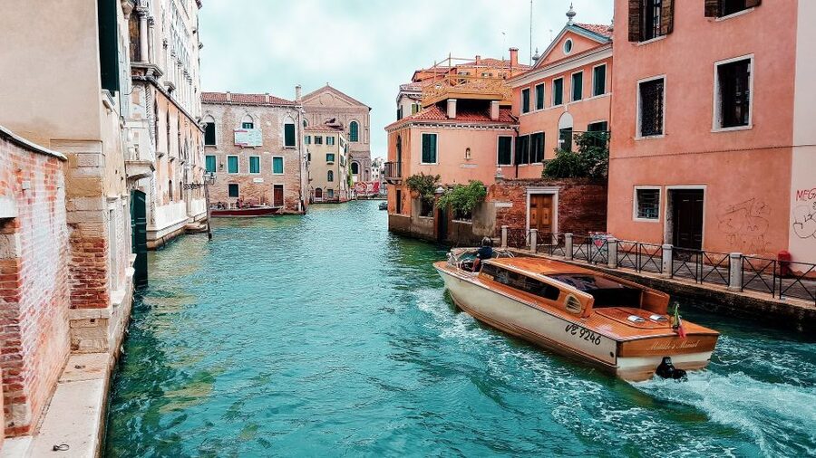 Venice: Guided Walking Tour with skip-the-line tickets - Key points at a glance