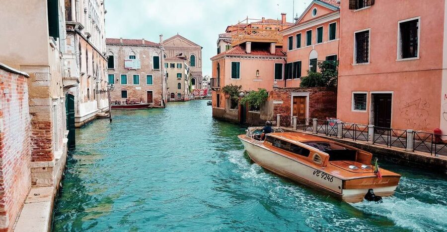 Venice: Guided Walking Tour with skip-the-line tickets - Why this three-hour Venice walk is useful