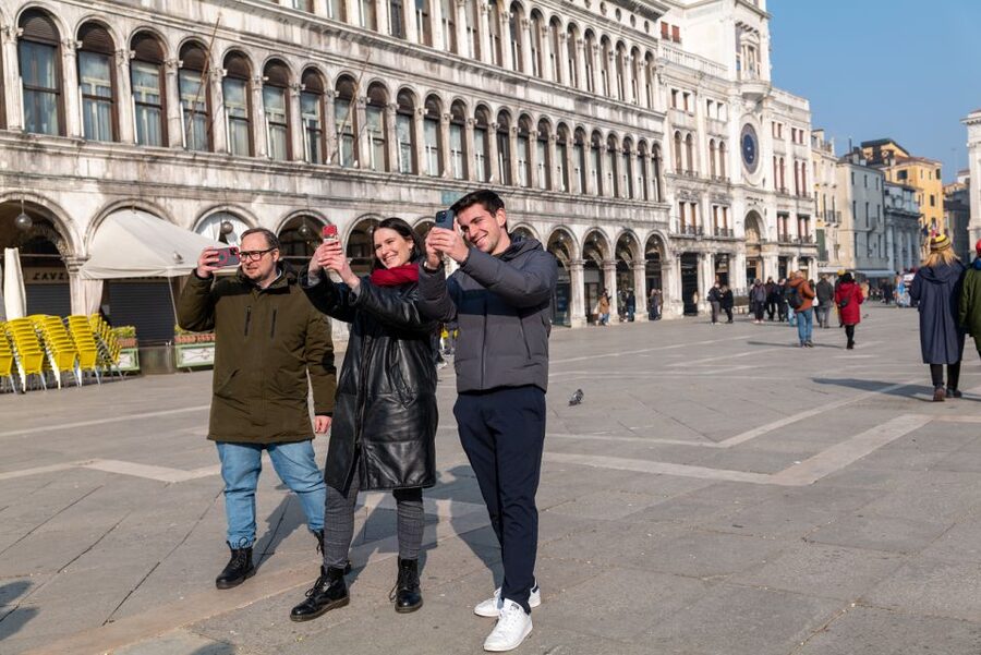 Venice: Hidden Spots Guided Photography Tour - Using a phone instead of a camera