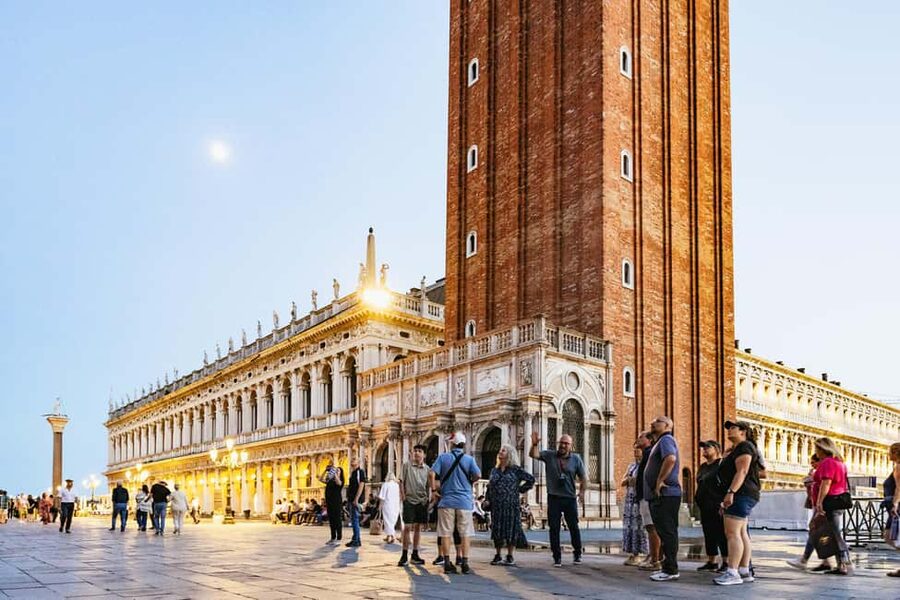 Venice: Highlights and Hidden Gems Night Walking Tour - Key points at a glance