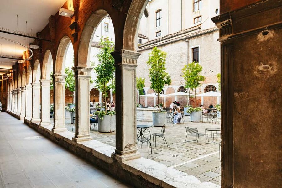 Venice: Highlights and Hidden Gems Night Walking Tour - Is $81 per person a fair price?