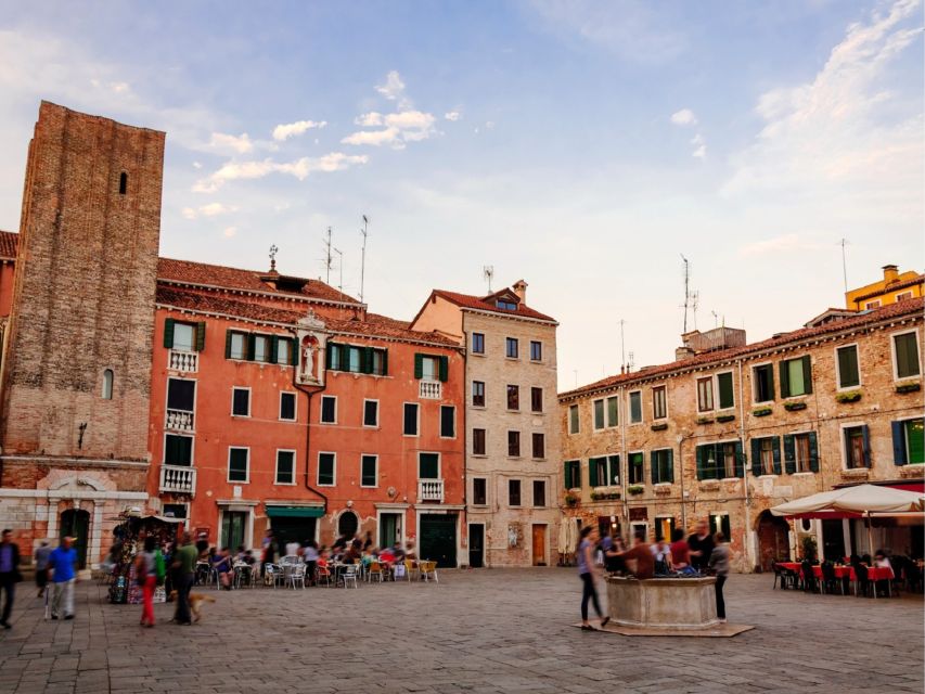 Venice: Highlights with Local Private Walking Tour & Gondola - Doge’s Palace and Venice’s political story