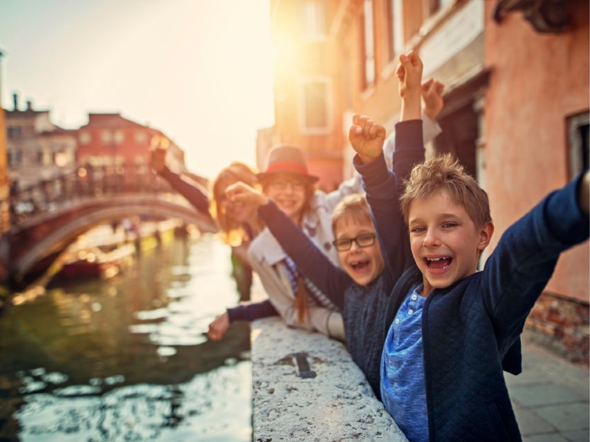 Venice: Highlights with Local Private Walking Tour & Gondola - From narrow lanes to a private gondola