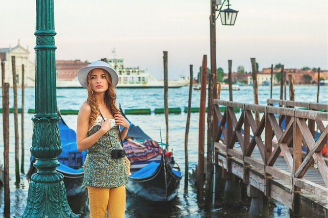 Venice Highlights with Local: Private Walking Tour & Gondola Ride - Campo San Luca: finding your guide near Rialto
