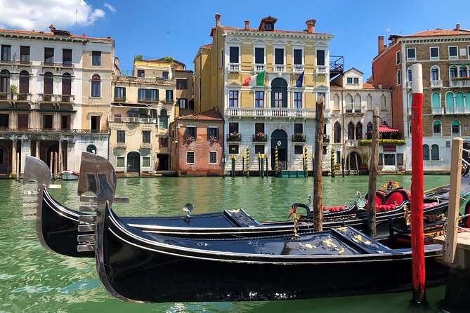 VENICE in 1 Day WOW Tour: city walk, Murano, Burano with lunch! - Rialto and the small lanes of central Venice