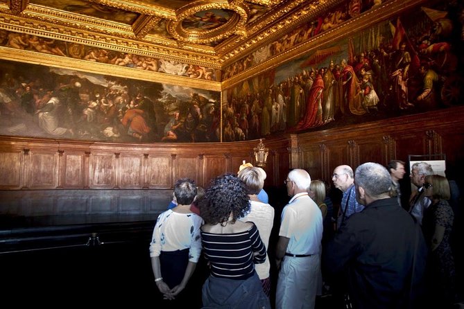 Venice in a Day: The Main Highlights of the City - The shared gondola ride at Campo San Moisè