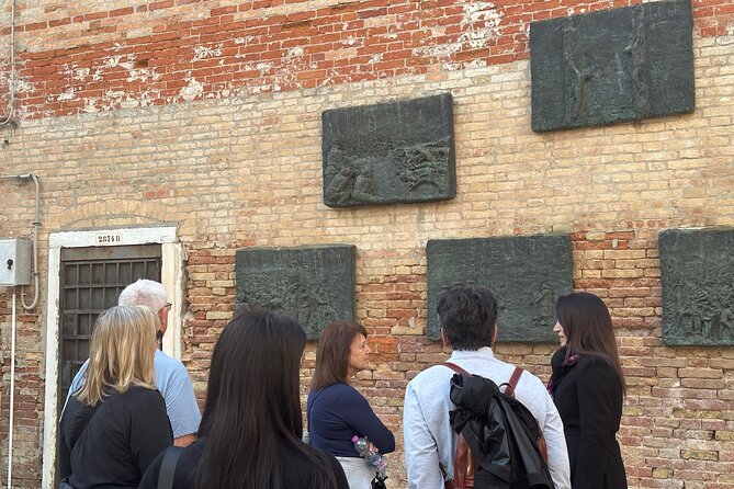 Venice Jewish Ghetto and Cannaregio Food, Wine, Sightseeing Tour - Finishing with gelato in Cannaregio