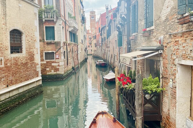 Venice: Jewish Ghetto & Cannaregio Area Food Tour: Pasta Wine Gelato and More! - The guides shape the evening