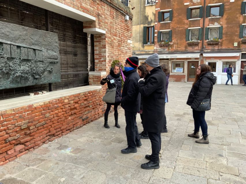 Venice: Jewish Ghetto Walking Tour with Synagogue Visits - Walking through Ghetto Nuovo and Cannaregio