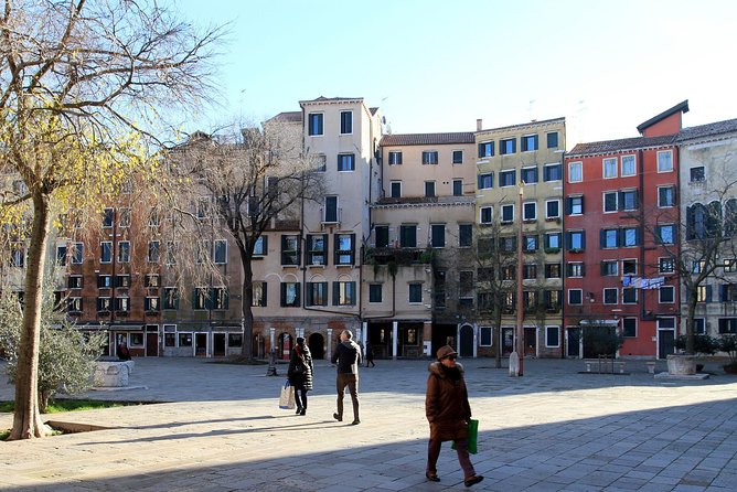 Venice: Jewish Ghetto Walking Tour with Synagogues Visit - Ghetto Vecchio and the everyday Jewish neighborhood