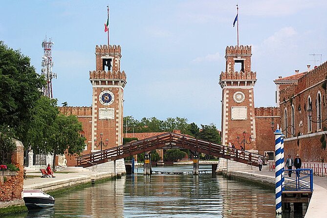 Venice Lagoon Private Boat Tour with Prosecco aperitif - The return to San Marco at golden hour