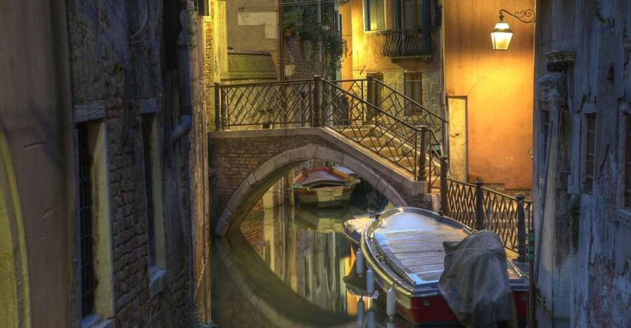 Venice: Legends, Anecdotes and Ghost Stories Walking Tour - Why Venice feels spookier after sunset