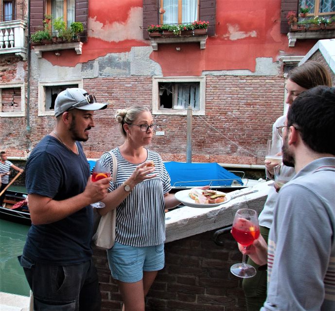 Venice: Local Secrets of Venice Tapas & Wine Walking Tour - Who should book this Venice food walk?