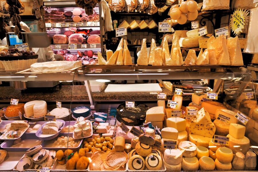 Venice: Market Tour and Meal at a Local's Home - What the four-course meal includes