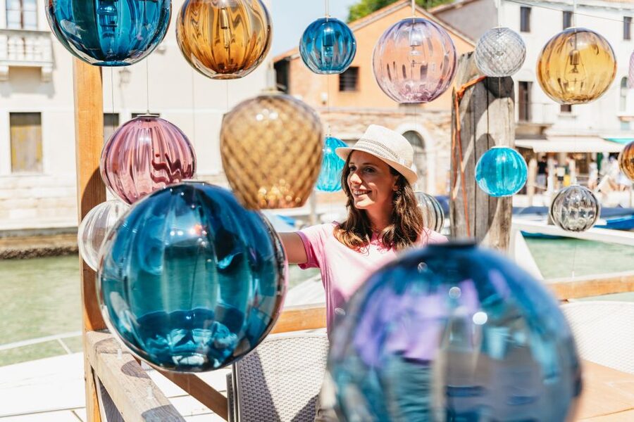 Venice: Murano and Burano Boat Tour with Glass Factory Visit - Finding the boat at San Marco or the train station