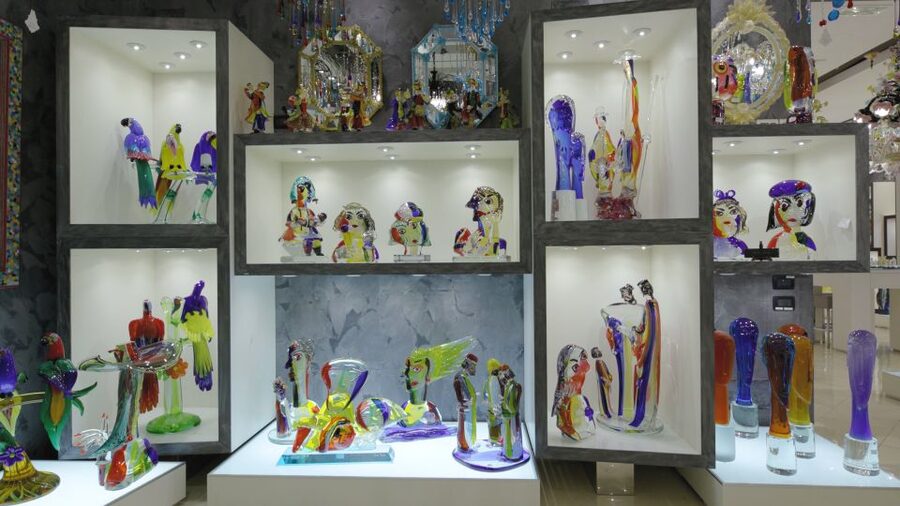 Venice: Murano Glass Factory Guided Tour with Prosecco - How the private-group format affects the visit