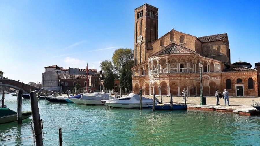 Venice: Murano Island and Glass Factory Private Guided Tour - What the guides add to the price