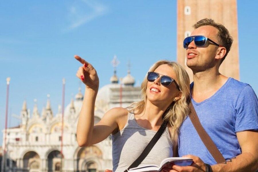 Venice: Must-See Attractions Walking Tour - Campo San Luca and the first steps