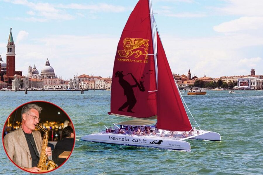 Venice: Night Catamaran Cruise of the Lagoon - The optional three-course summer meal