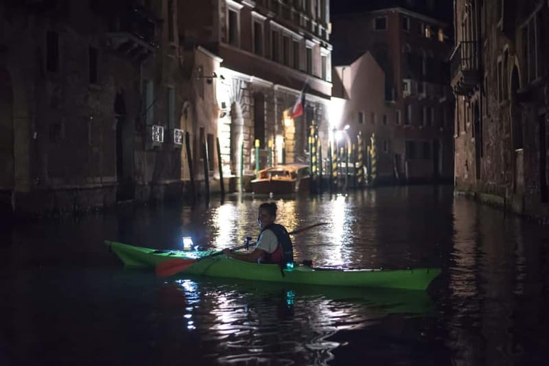 Venice: Night + Sunset Kayak Tour Kayak in the Canals - The safety briefing before the water