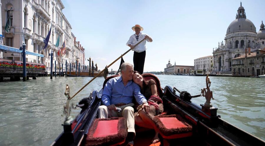 Venice: Off the Beaten Path Private Gondola Ride - Why a gondola reveals a different Venice