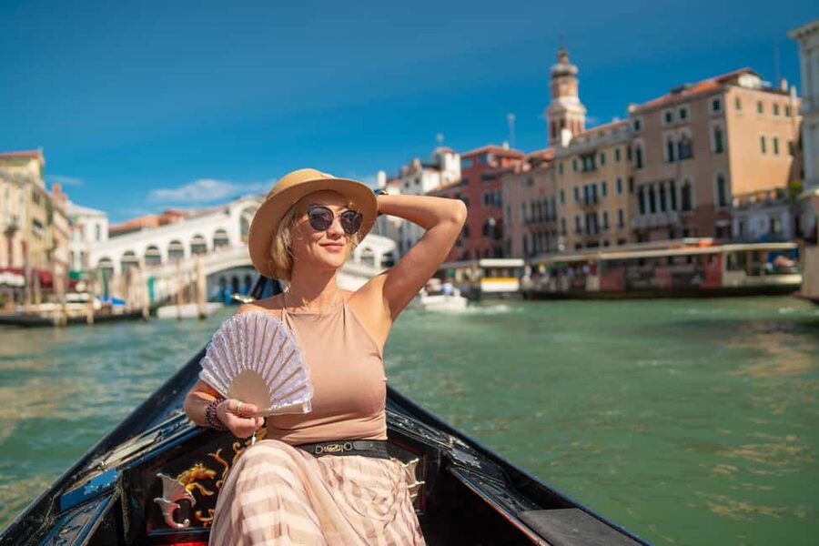 Venice: Off the Beaten Path Private Gondola Ride - What changes after one hour