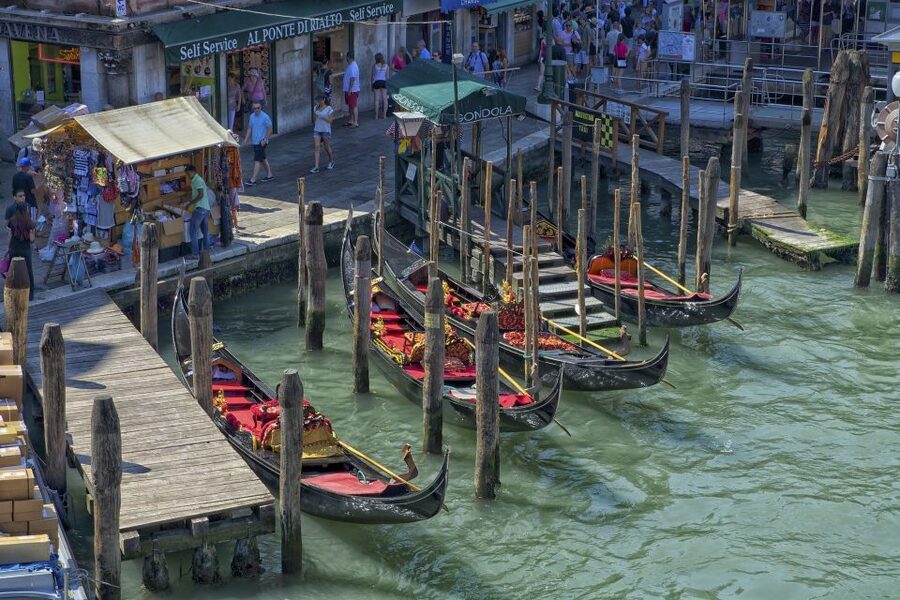 Venice: Off the Beaten Path Private Gondola Ride - The gondolier makes the difference