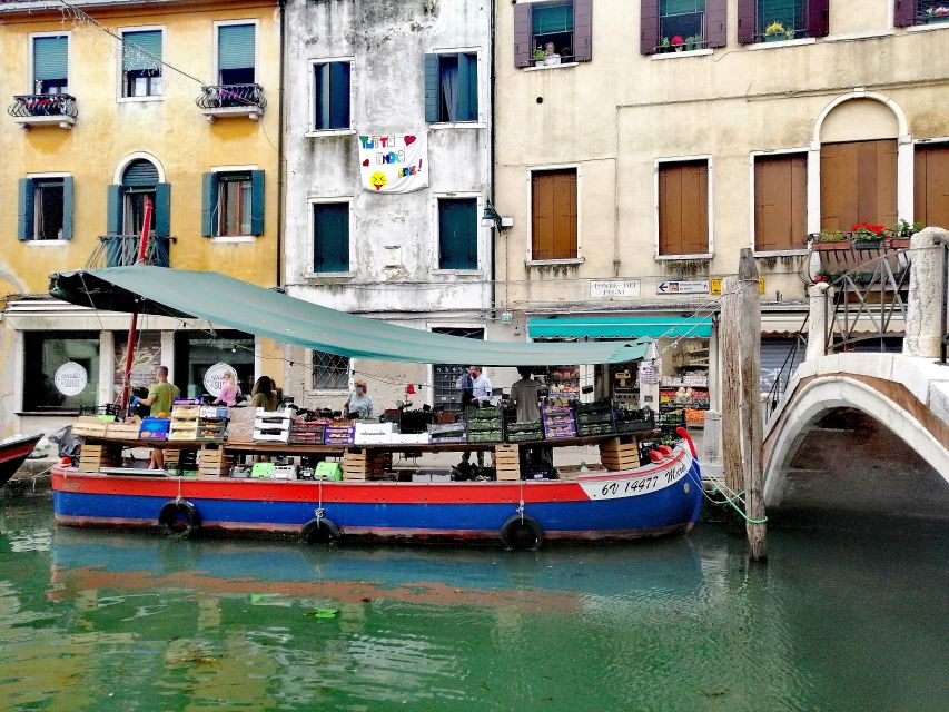 Venice: Off the Beaten Path Walking Tour - Palaces, gardens, and the produce boat