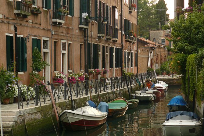 Venice Photography Walking Tour with Private Guide - Start at the Accademia and set your photographic goals