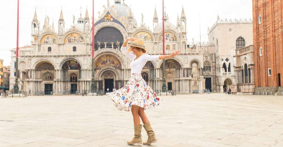 Venice: Photoshoot at Piazza San Marco and the Canals - How the posing guidance helps