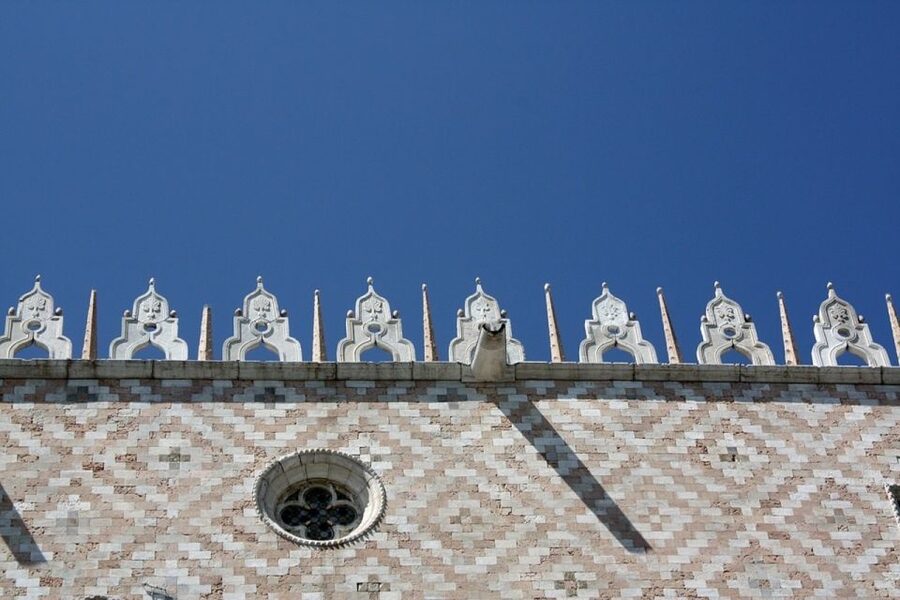 Venice: Private 2-Hour Doge's Palace Tour - Priority entry and the first minutes inside
