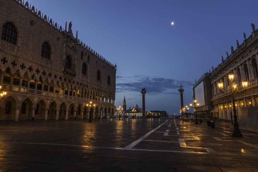 Venice: Private After Dark Tour and Gondola Ride - Campo Santi Giovanni e Paolo and the Doge’s ghost