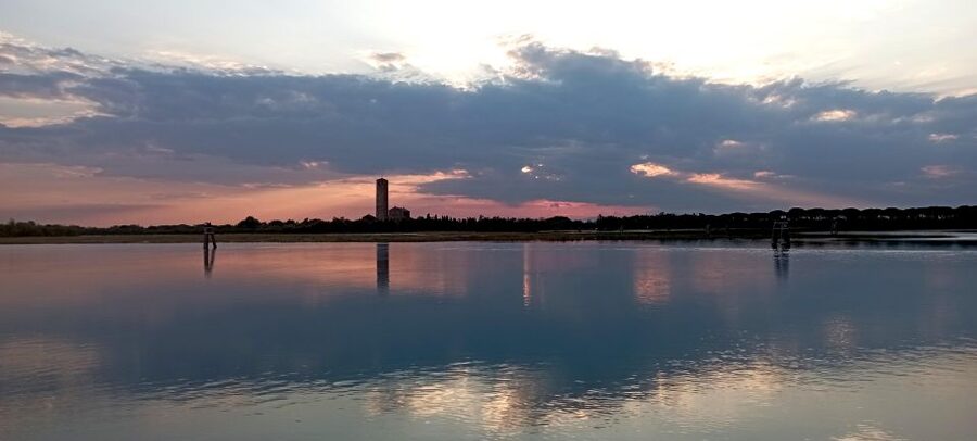 Venice: private boat tour to Murano, Burano, Torcello - Murano and the heat of the glass furnace