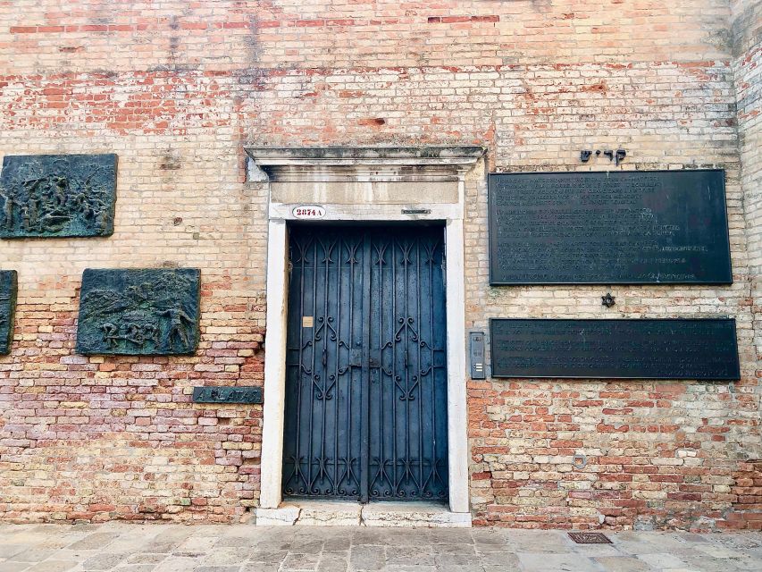 Venice: Private Cannaregio and Jewish Quarter Tour - Campo dei Mori and the merchants of Cannaregio
