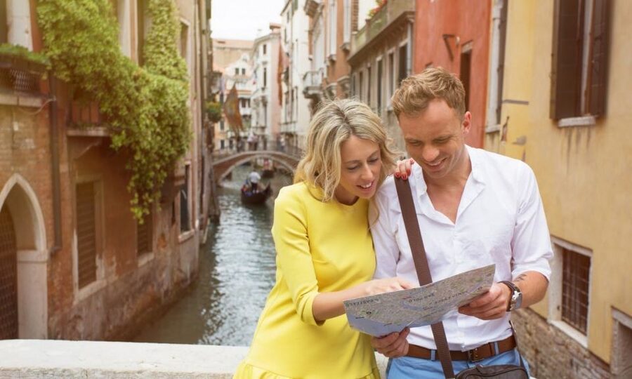 Venice: Private City Hidden Gems and Local Hotspots Tour - Rialto’s lanes and the Bovolo Staircase