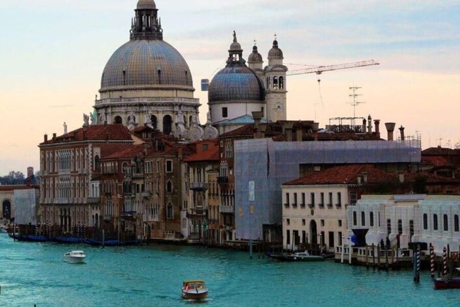 Venice : Private Custom Walking Tour With A Local Guide - Key points at a glance