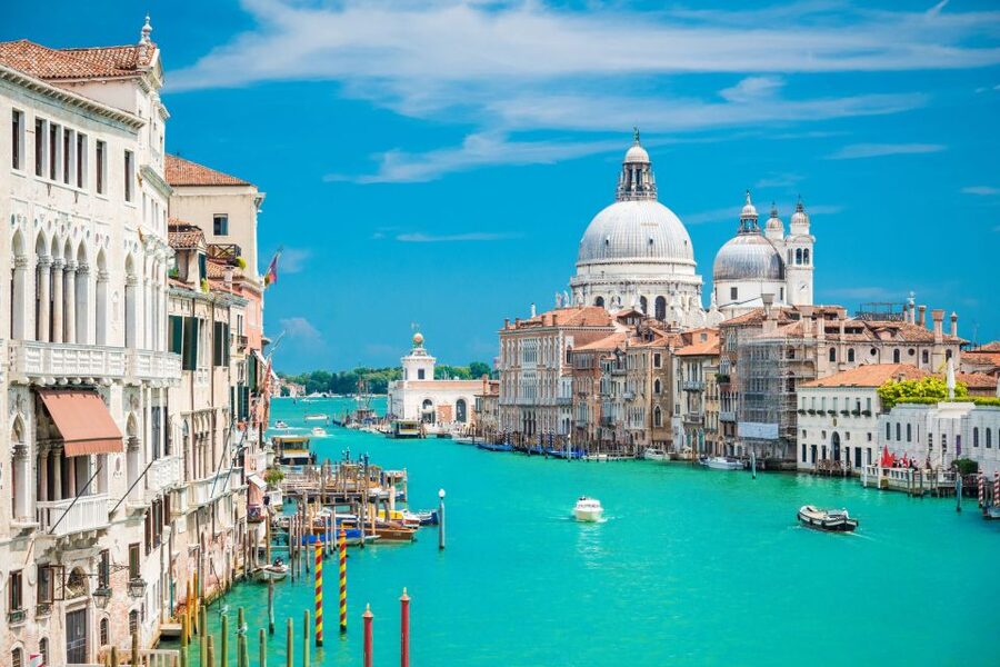 Venice : Private Custom Walking Tour With A Local Guide - The guides and the style of the experience