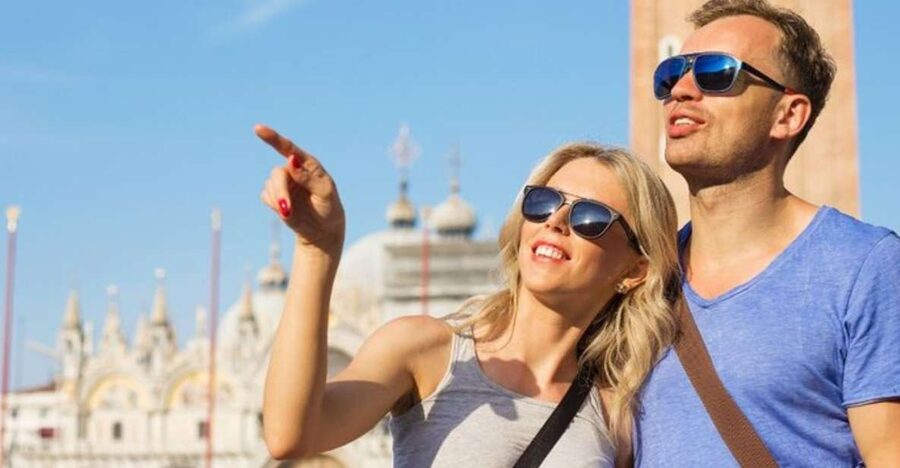 Venice : Private Custom Walking Tour with a Local Guide - Starting at your hotel and getting your bearings