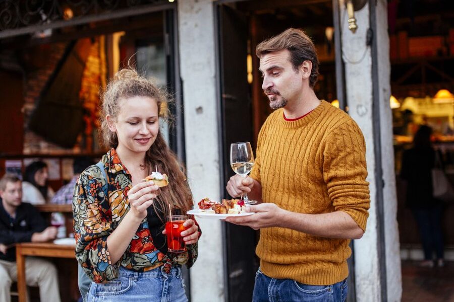 Venice: Private Evening Tour w/ Drinks & Bites in Cannaregio - Key points at a glance