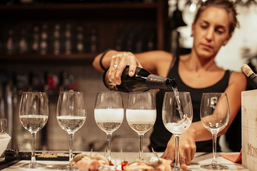 Venice: Private Evening Tour w/ Drinks & Bites in Cannaregio - What the experience teaches about Venetian nightlife