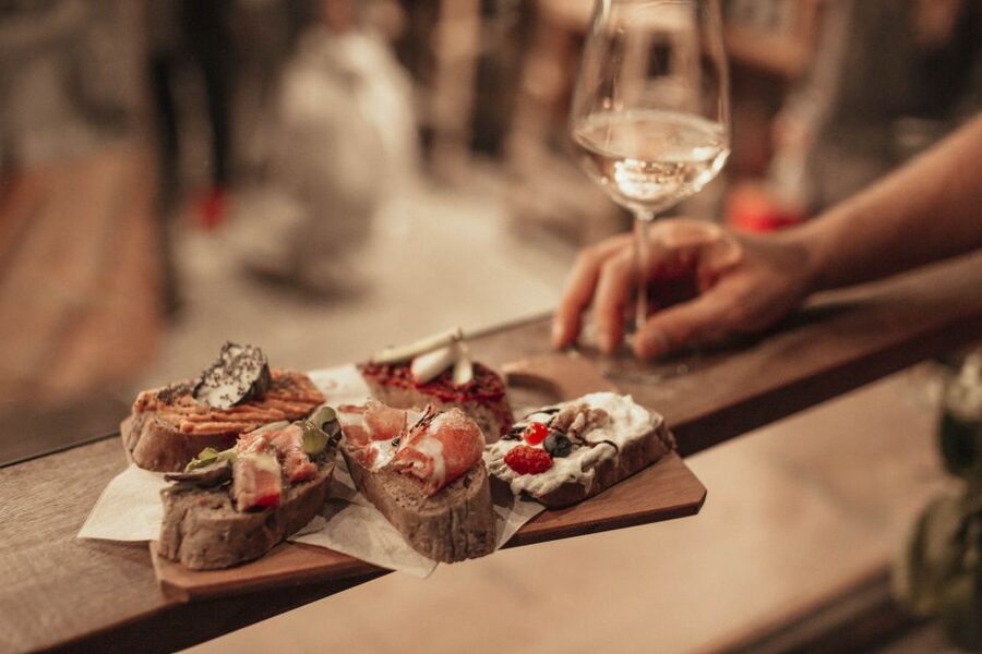 Venice: Private Evening Tour w/ Drinks & Bites in Cannaregio - Is $164.26 per person a fair price?